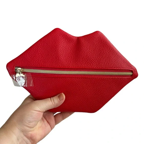 SALE Bouffants & Broken Hearts Sephora Berry Kissable Brush Set Ltd Edition NWT - Picture 2 of 10